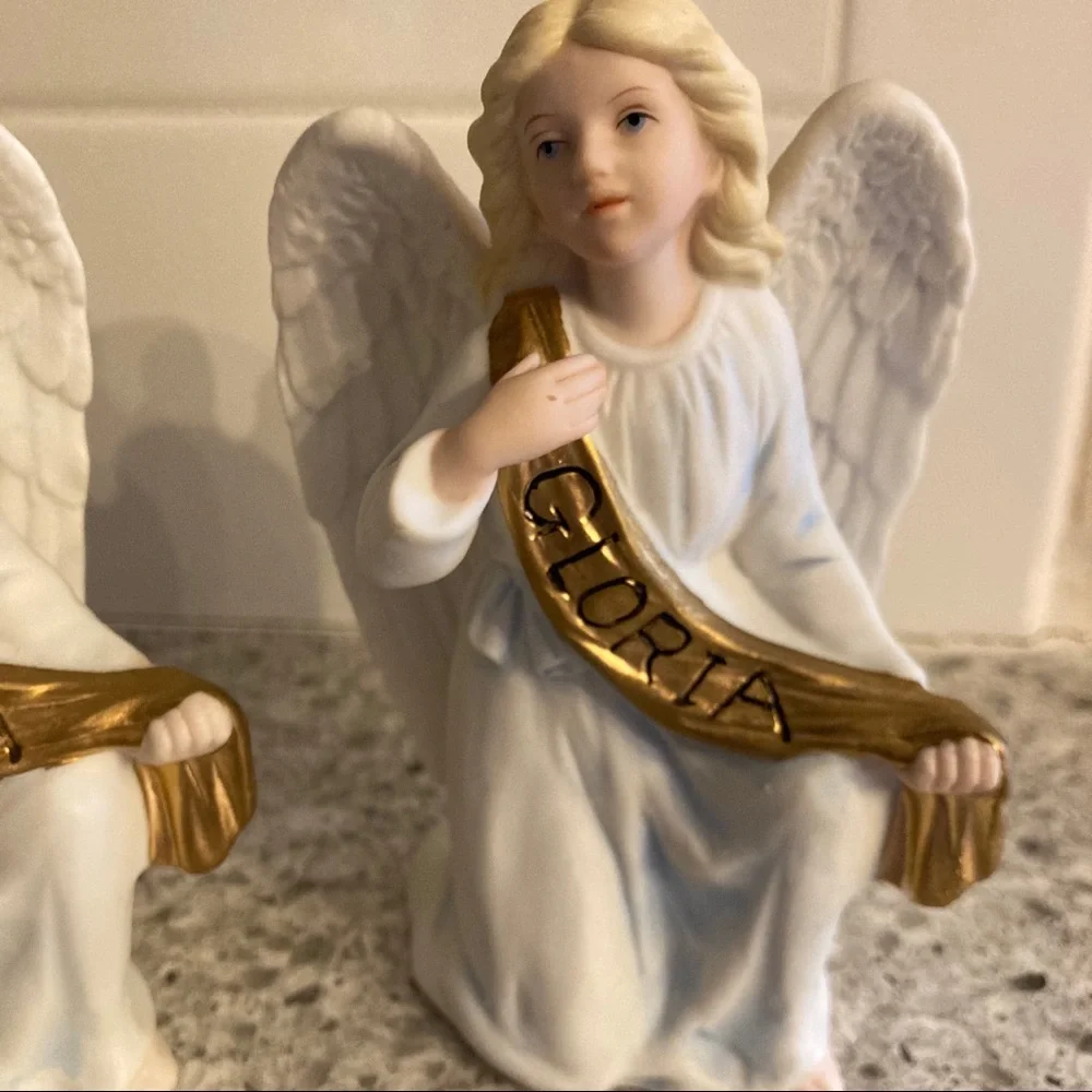 HOMCO Nativity Christmas angel figurines - Picture 7 of 7